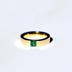 Exquisite Dazzling Gemstone Emerald Ring Jewelry