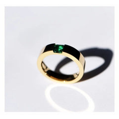 Exquisite Dazzling Gemstone Emerald Ring Jewelry