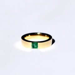 Exquisite Dazzling Gemstone Emerald Ring Jewelry