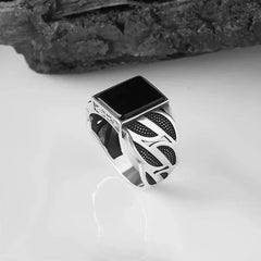 minimalist and fashionable men's ring