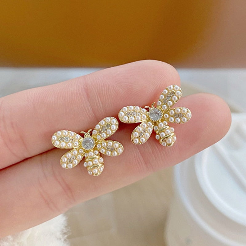 Style Cute Insect Bee Daisy Flower Stud Earrings