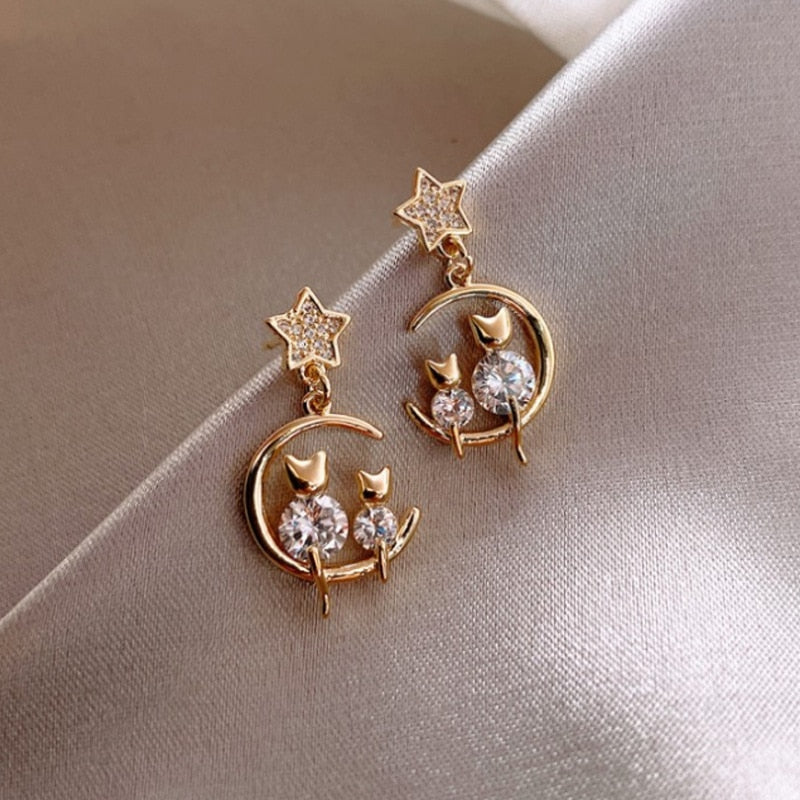 Style Honey Bee Pearl Stud Earrings