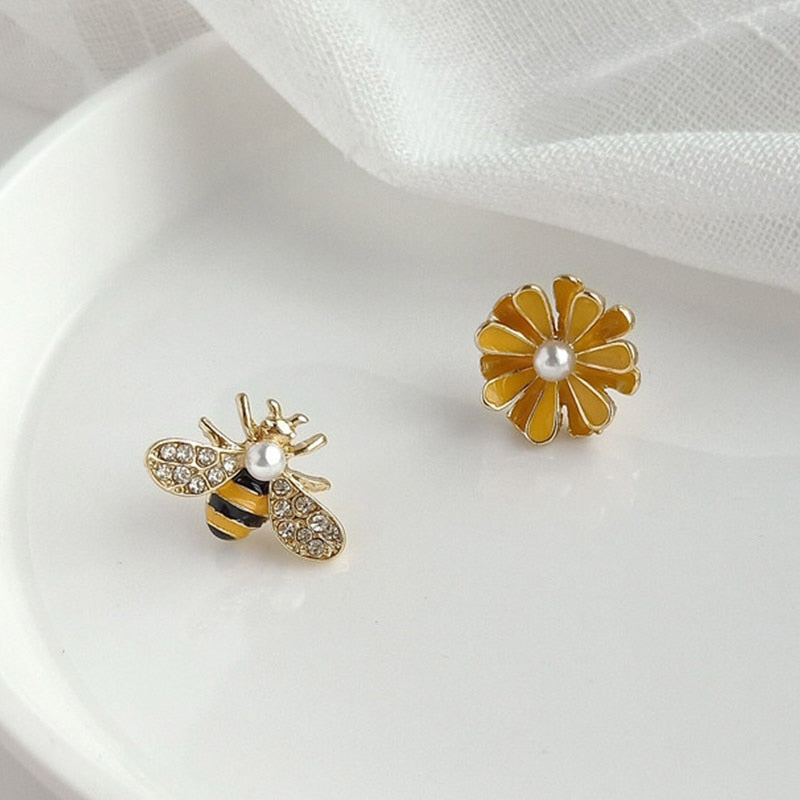 Style Cute Insect Bee Daisy Flower Stud Earrings