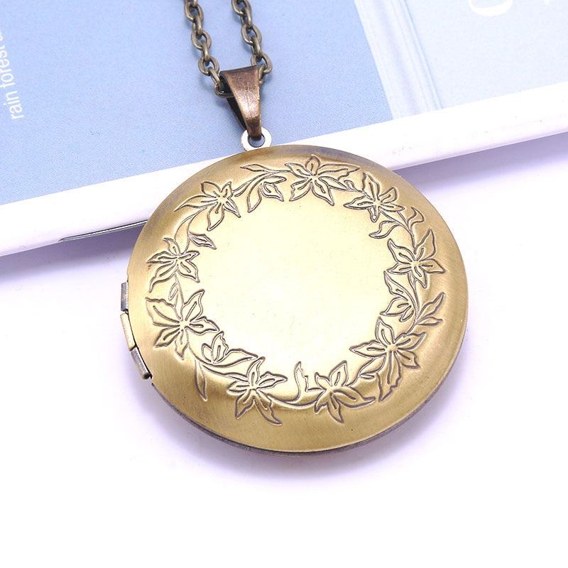 Unique Carved Design Copper Oval Photo Frame Pendant Necklace Charm