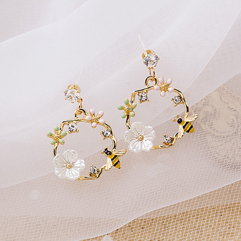 Hollow Wreath Flower Crystal Zircon Sweet Bee Butterfly Stud Earring