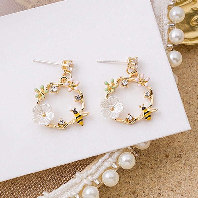 Hollow Wreath Flower Crystal Zircon Sweet Bee Butterfly Stud Earring